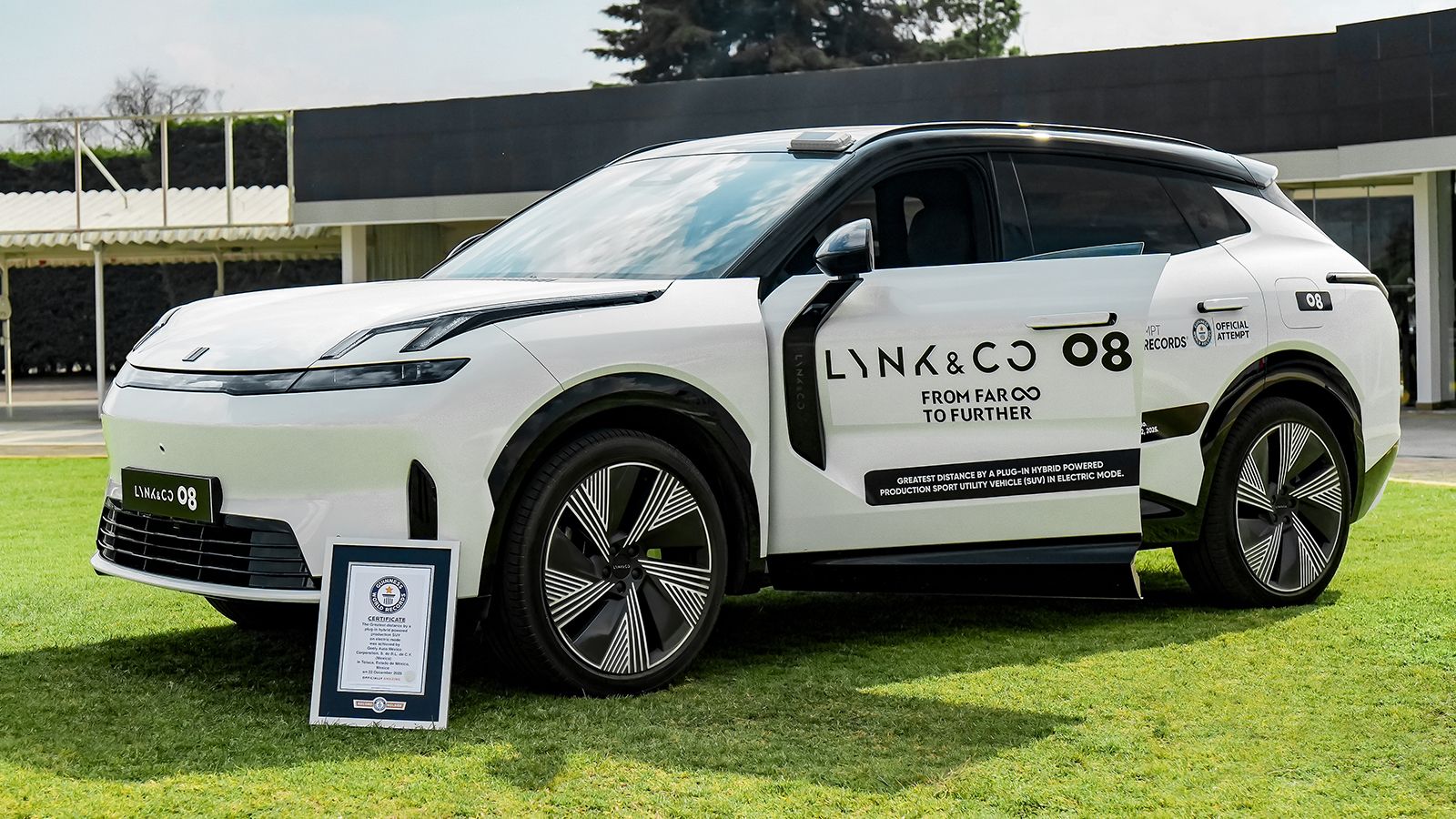 Ρεκόρ Γκίνες για το PHEV Lynk & Co 08: Έκανε 293 χλμ. μόνο με ρεύμα